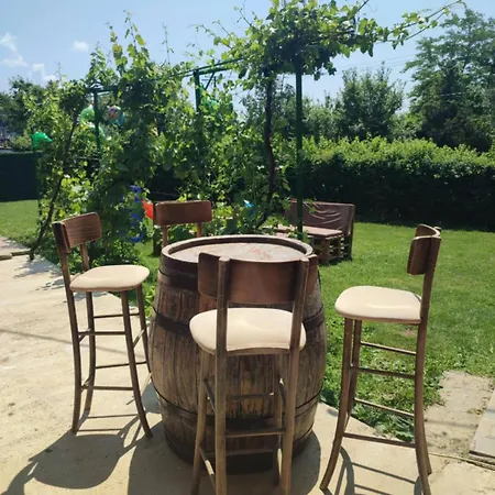 Vikendica I Hs * פירוט