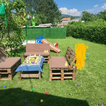 Vikendica I Hs * פירוט