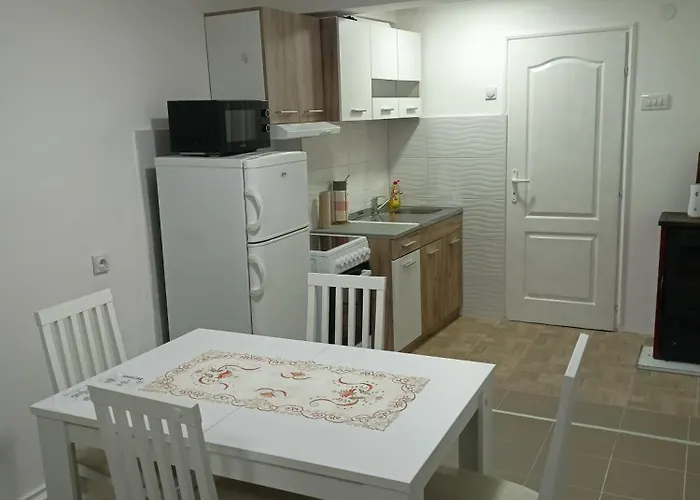 Vikendica I Hs * 皮罗特